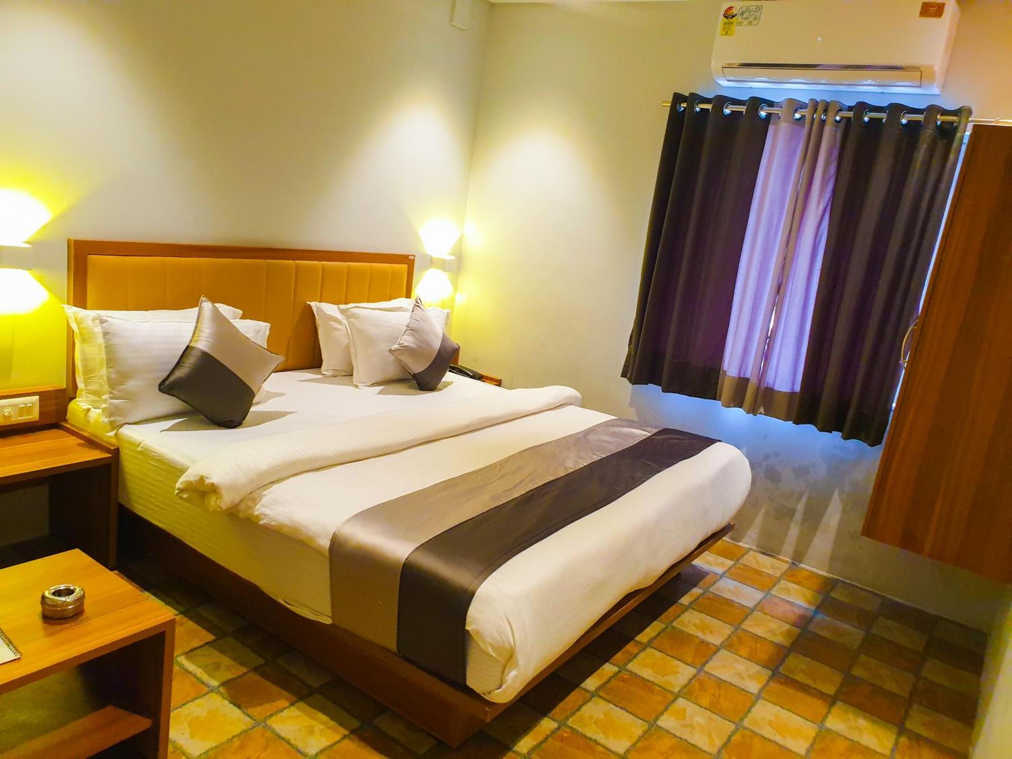Hotel Nova Star Rajkot Exterior photo